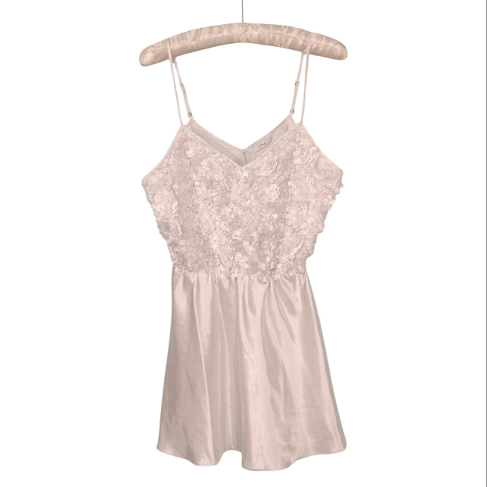 Flora Women's White Floral Satin Babydoll Lingerie